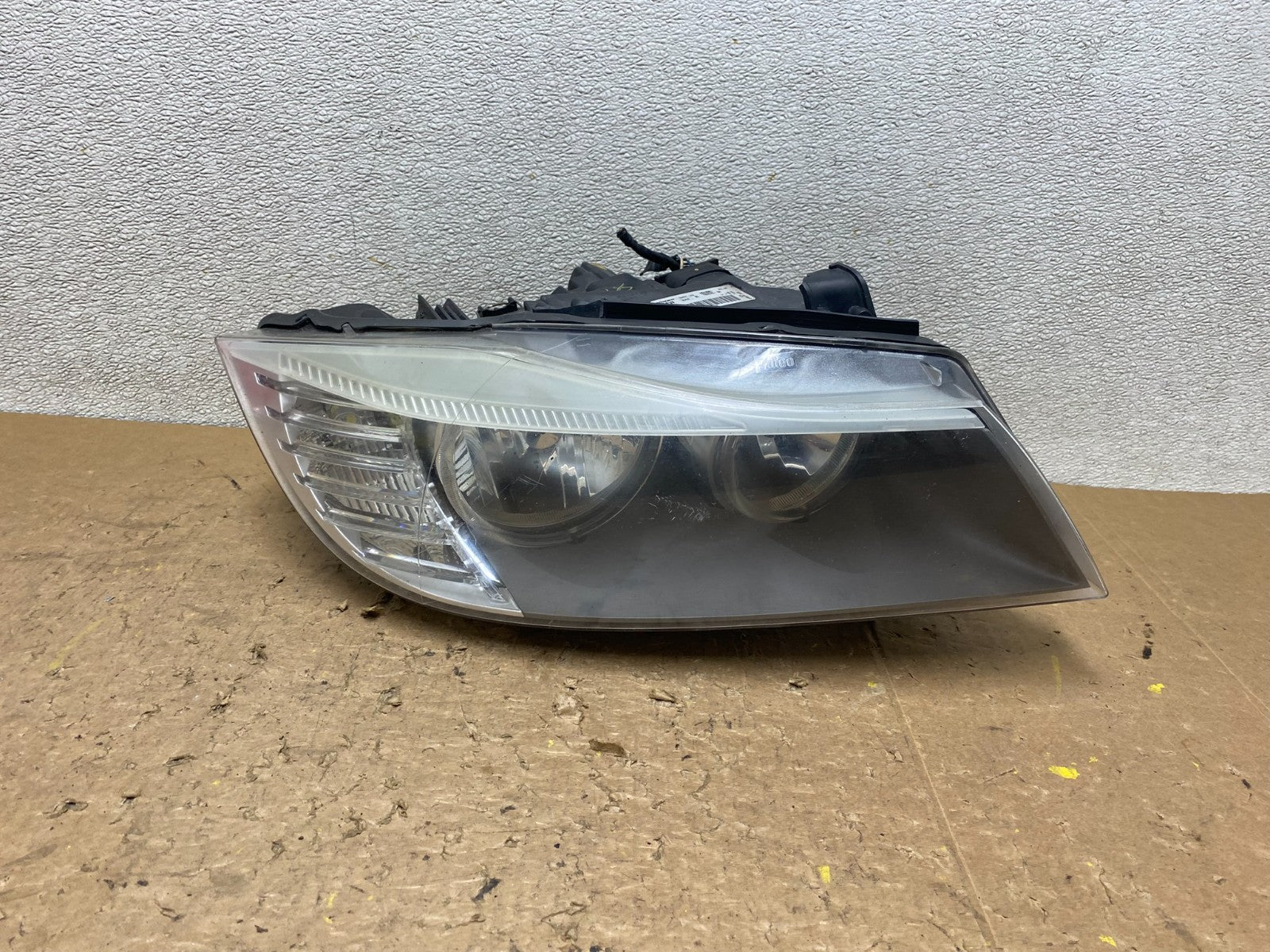 2009-2011 BMW 3 Series 328i 4/D Sedan Headlight Halogen Right Passenger V6388 DW0