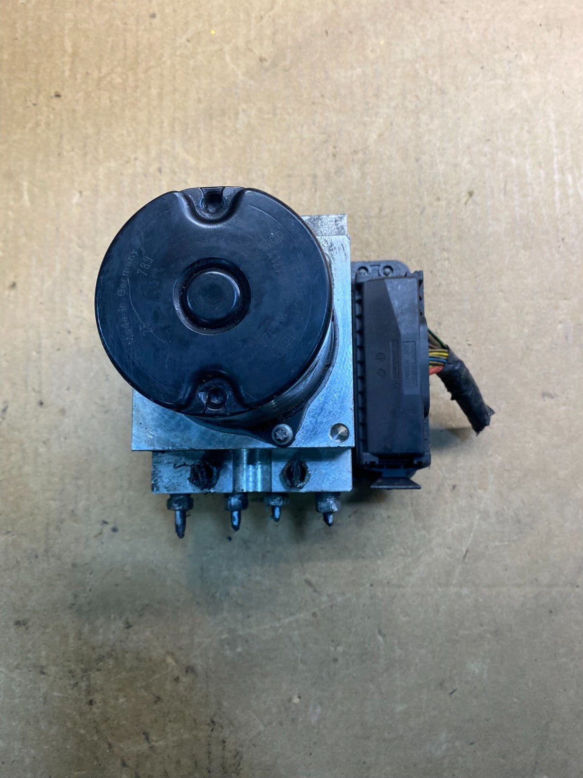 2007 to 2013 BMW X5 E70 ABS Anti-Lock Brake Pump Module OEM Z2390 DG5