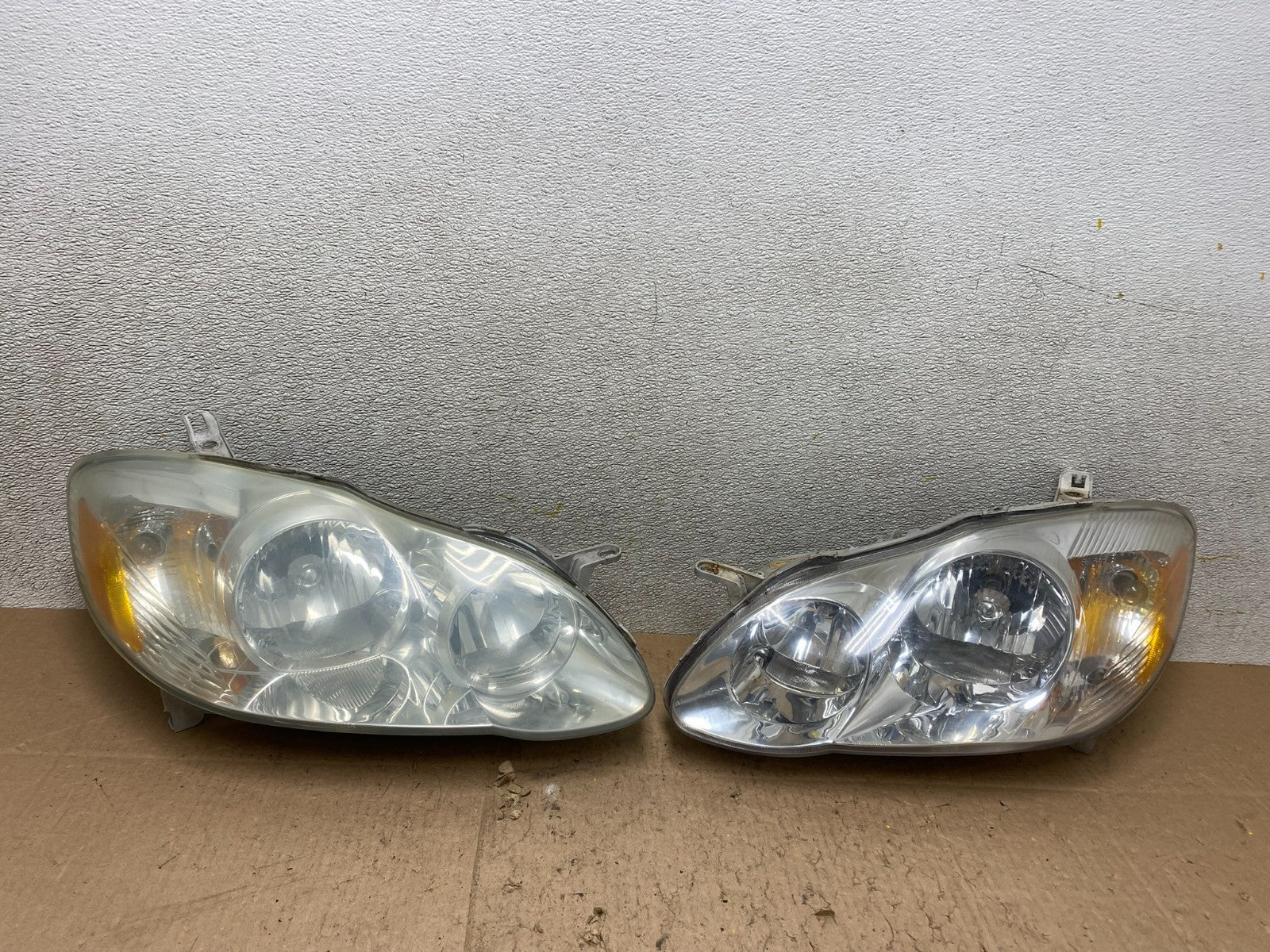 2003 to 2004 Toyota Corolla Left+Right Side Set Headlights W2743 DW0