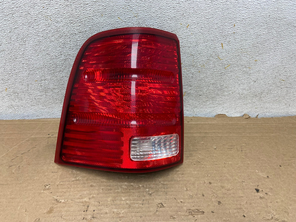 2002 to 2005 Ford Explorer Left Driver Lh Side Tail light AH8981 LK0