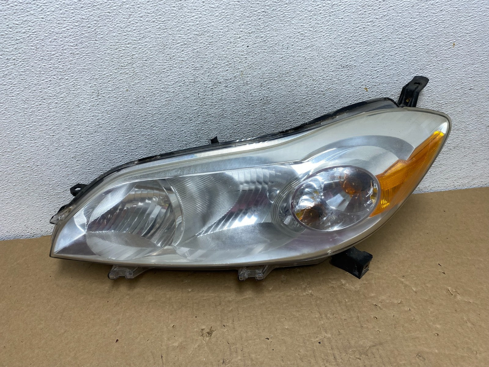 2009 to 2014 Toyota Matrix Left Driver LH Side Halogen Headlight AF7366 DW0