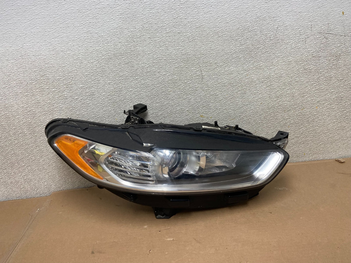 2013 to 2016 Ford Fusion Right Passenger Rh Side Headlight AA9853 DW0