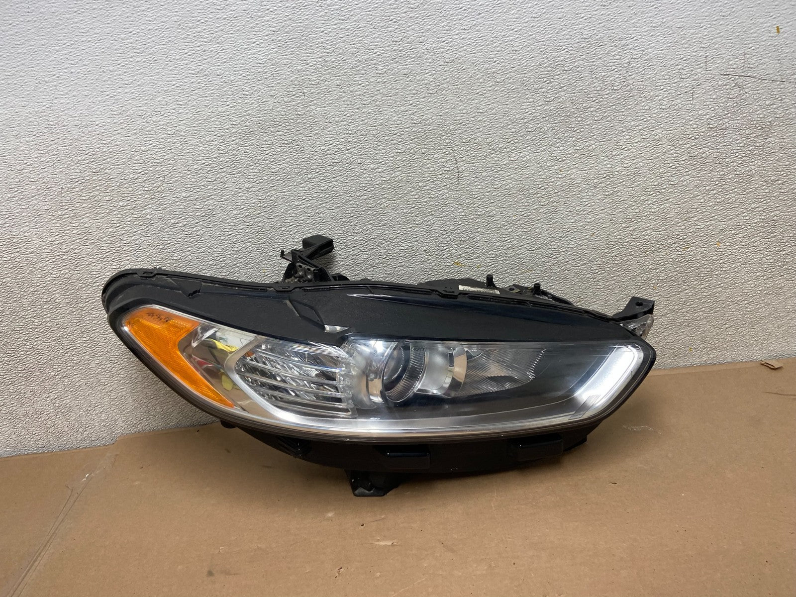 2013 to 2016 Ford Fusion Right Passenger Rh Side Headlight AA9853 DW0