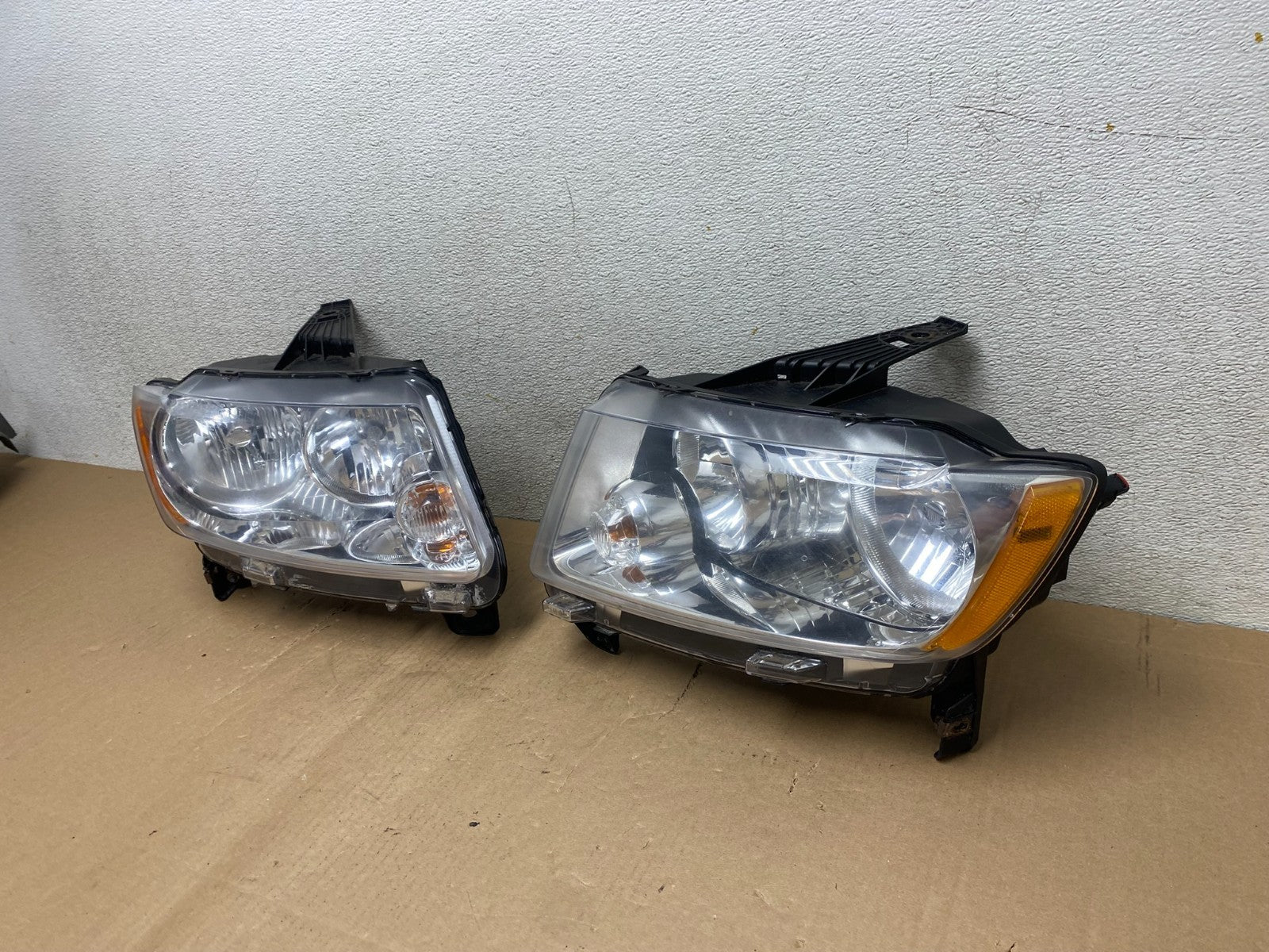 2011-2013 Jeep Grand Cherokee Left+Right Halogen Headlights S0260 DW1