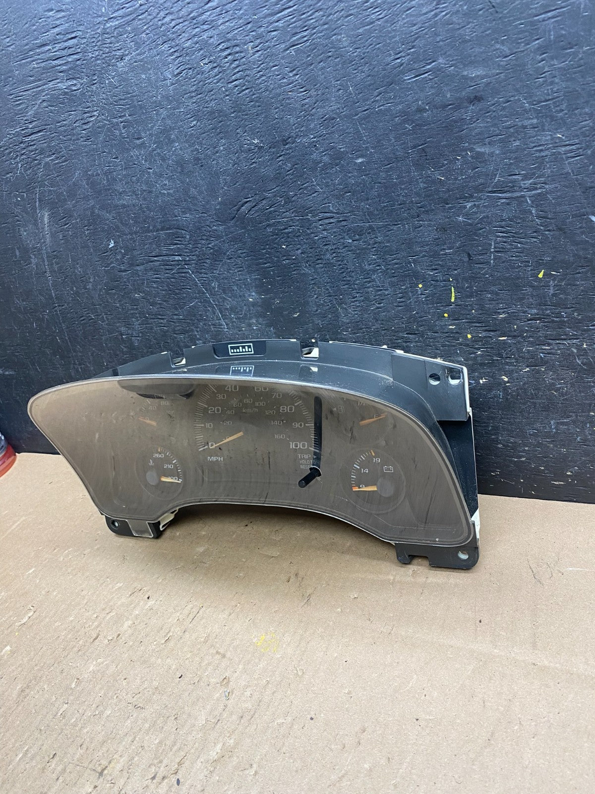 2004 to 2007 Chevrolet Express Speedometer Cluster Gauge T4835 DG2
