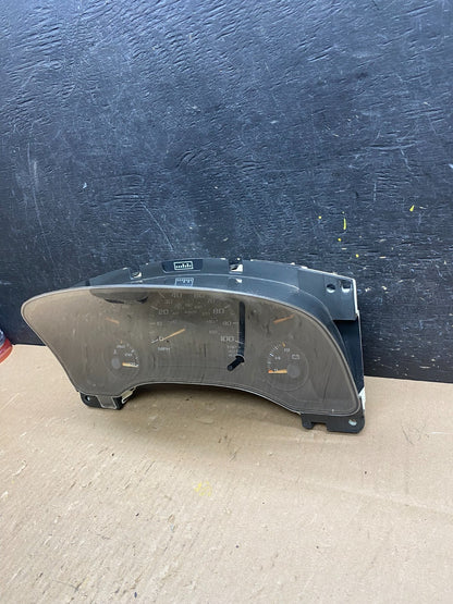 2004 to 2007 Chevrolet Express Speedometer Cluster Gauge T4835 DG2