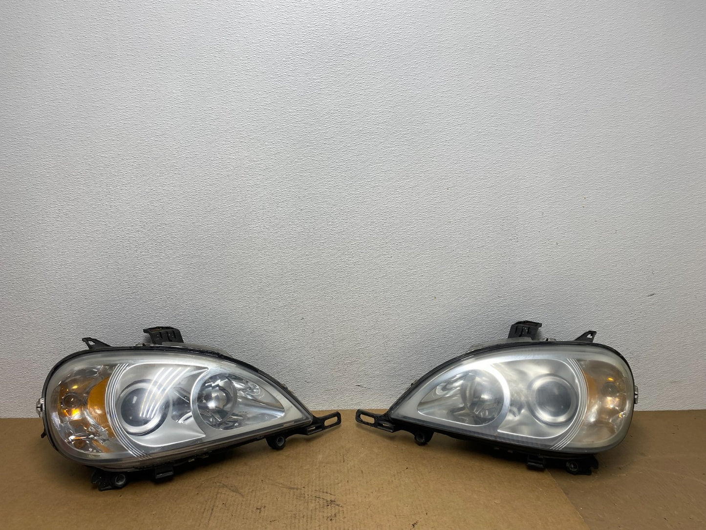 2002 - 2005 Mercedes ML ML350 ML500 Left+Right Side Halogen Headlights AC1836 DW0