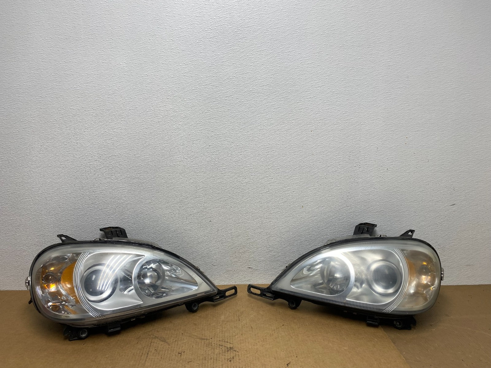 2002 - 2005 Mercedes ML ML350 ML500 Left+Right Side Halogen Headlights AC1836 DW0