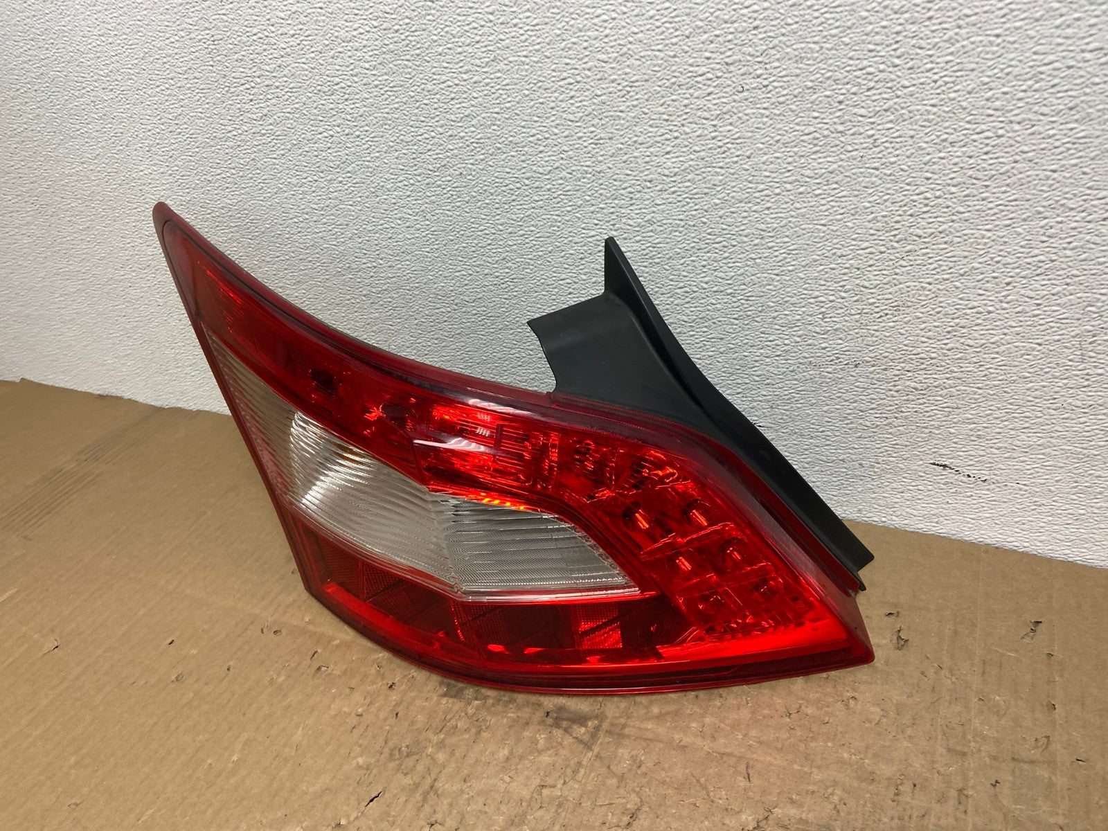 2009 2010 2011 Nissan Maxima Left Driver Lh Side Tail light OEM AB8609 LK1