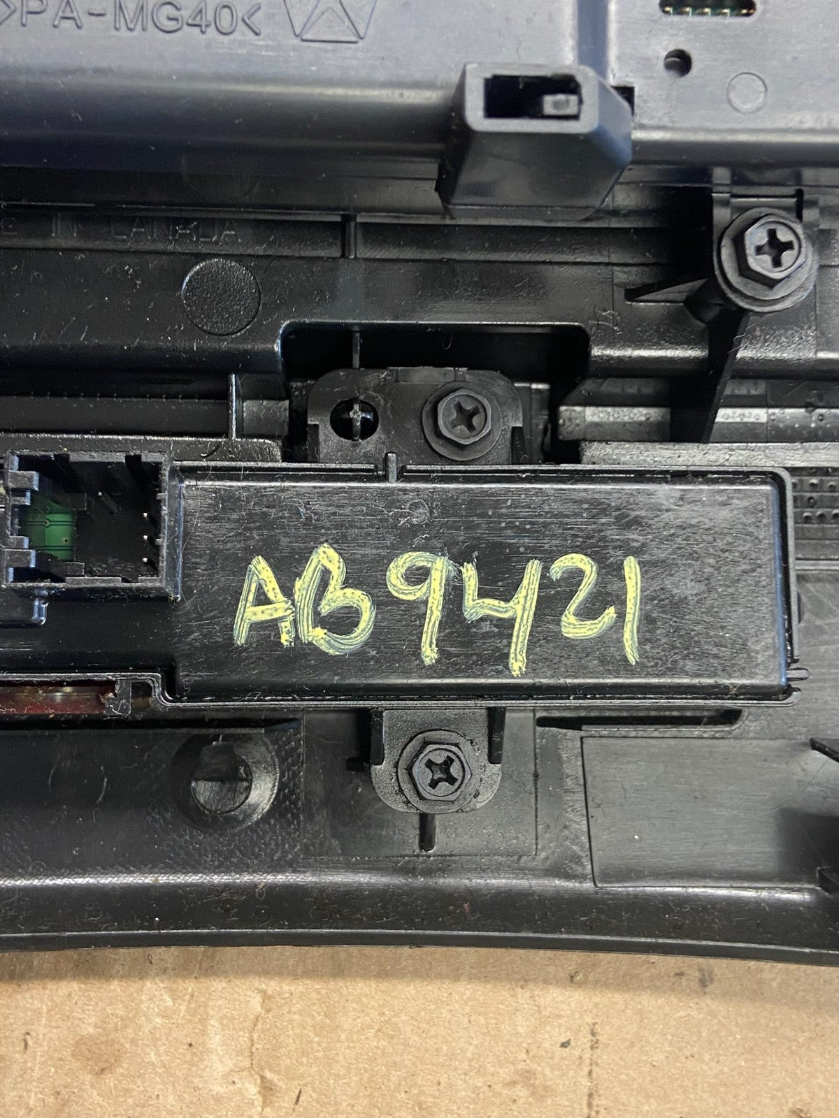 2008 to 2012 Jeep Liberty Dash Climate Temperature Control Radio Bezel AB9421 DG6