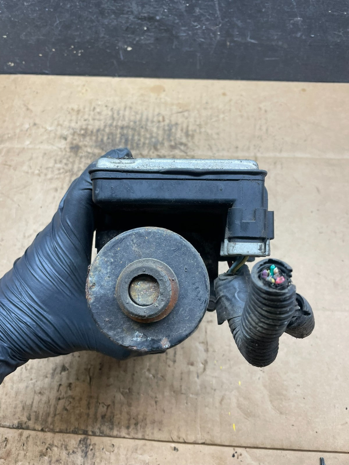 2004-07 Chevrolet Express ABS Pump Control OEM 13567136 Module R4375 DG5