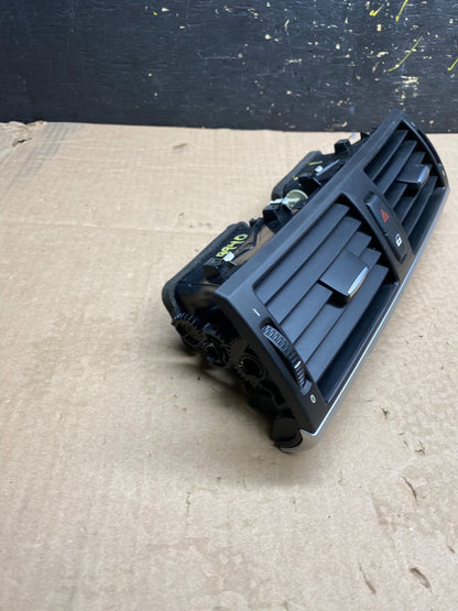 2010 to 2013 BMW X5 X6 Center Console Dash Air Vent OEM Y9940 DG2