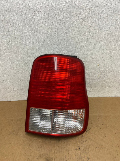 2002 Kia Sedona Right Passenger RH Side Tail Light AD4764 LK0