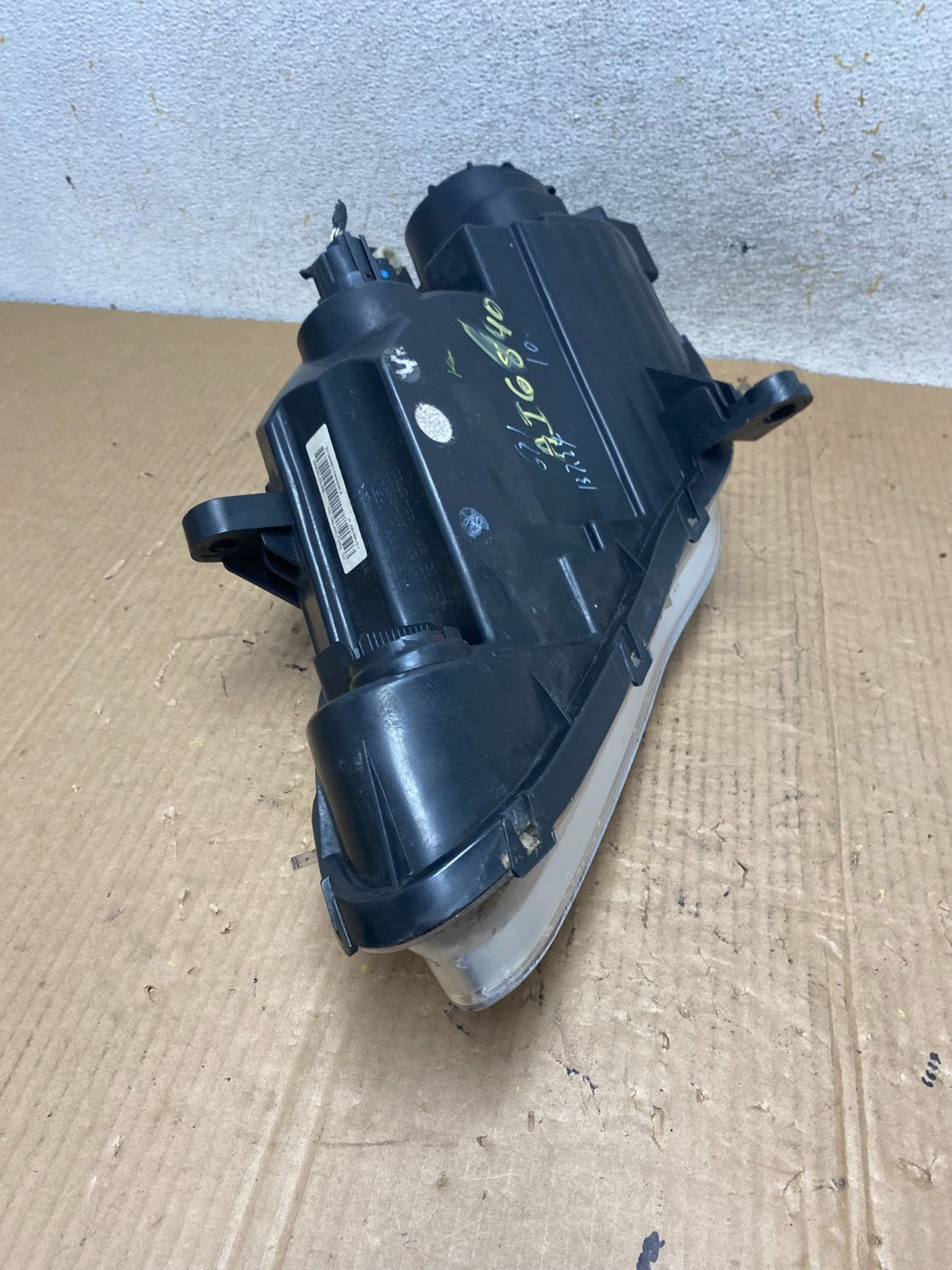 2011 2012 2013 2014 Chrysler 200 Right Passenger Halogen Headlight AI6840 DW8