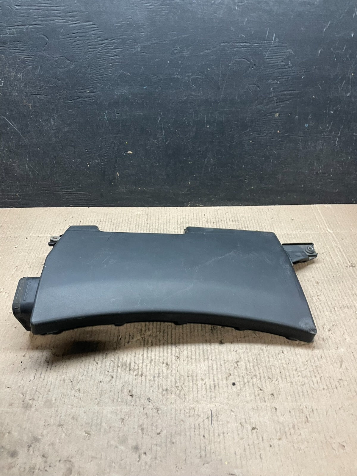 2006 to 2007 Infiniti m35 air intake manifold box inlet housing OEM I77720