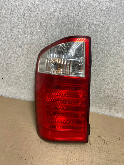 2007 to 2010 Kia Sedona Left Driver LH Side Tail Light AI2527 LK0