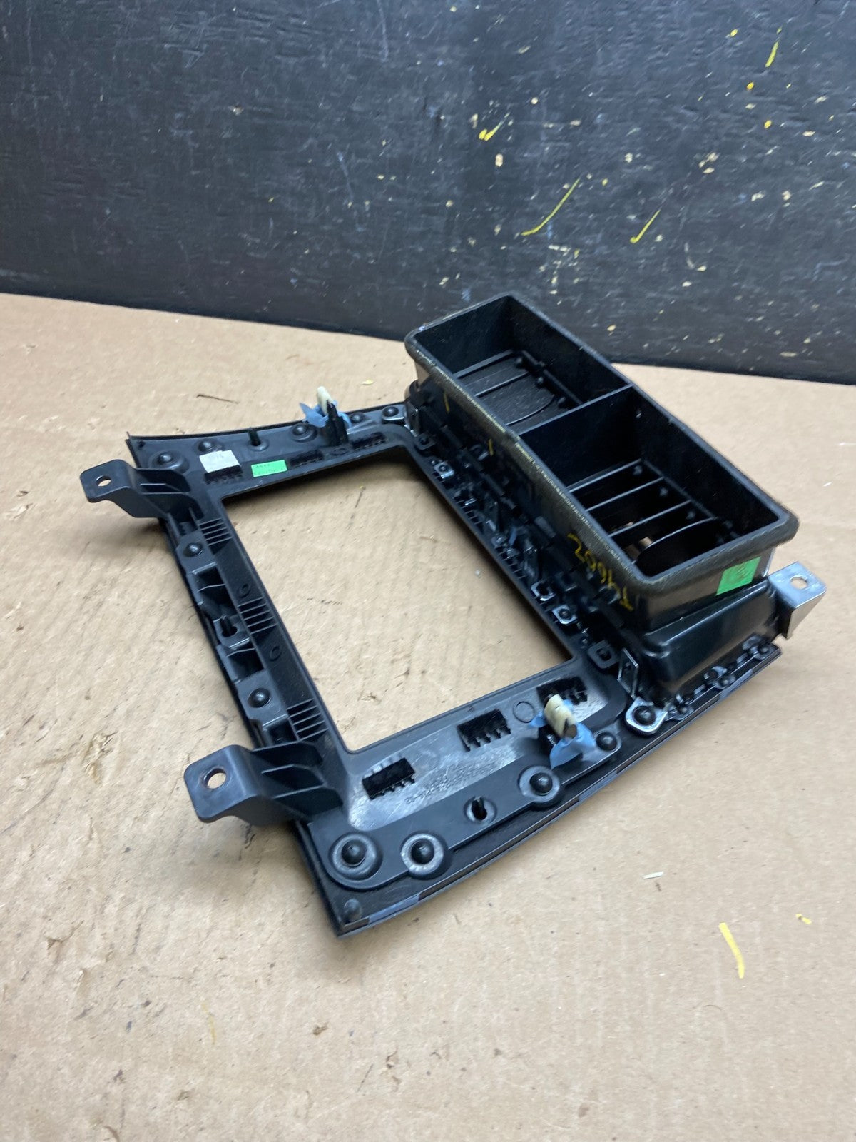 2013 - 2017 Lincoln Mkt Center Dash Gps Radio Bezel Panel Air Vent OEM T4603 DG4