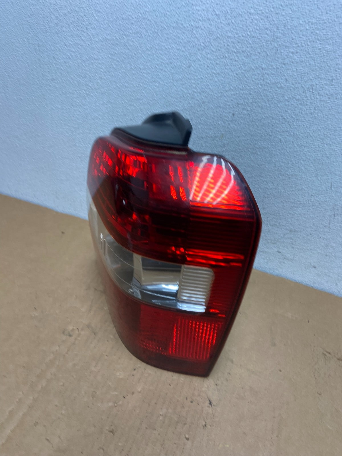 2004-2007 Toyota Highlander Right Passenger RH Side Tail Light AC8517 DW1
