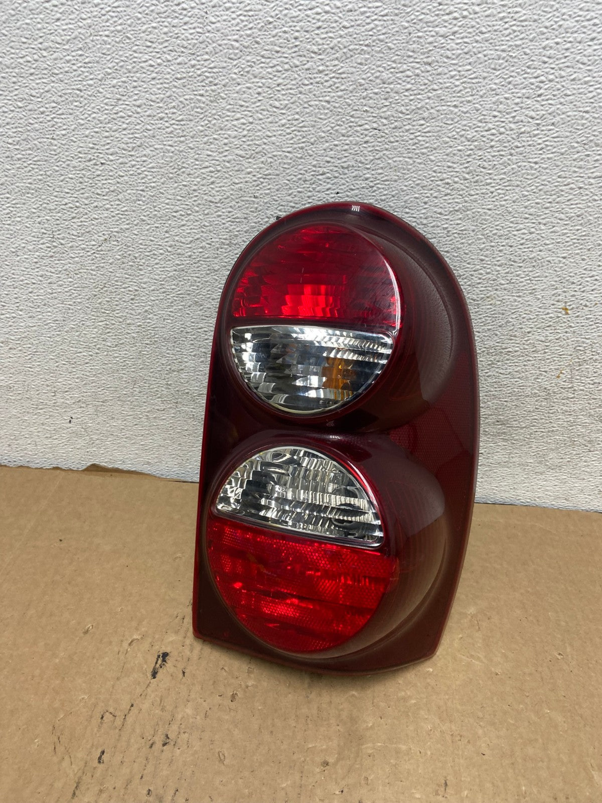 2005 2006 2007 Jeep Liberty Right Passenger Rh Side Tail Light AG2092 LK0