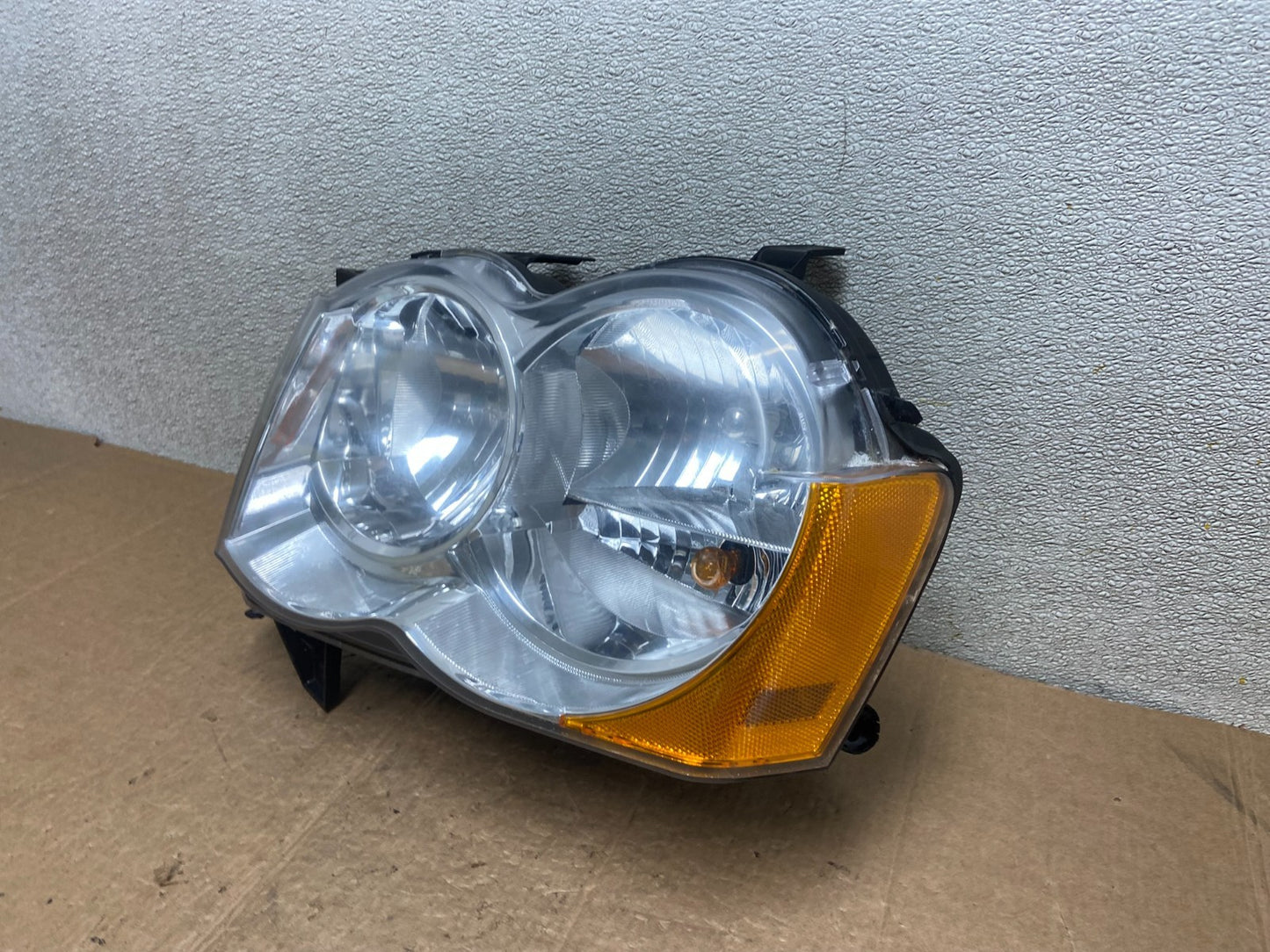 2008-2010 Jeep Grand Cherokee Left LH Driver Side Halogen Headlight AA2593 GD1