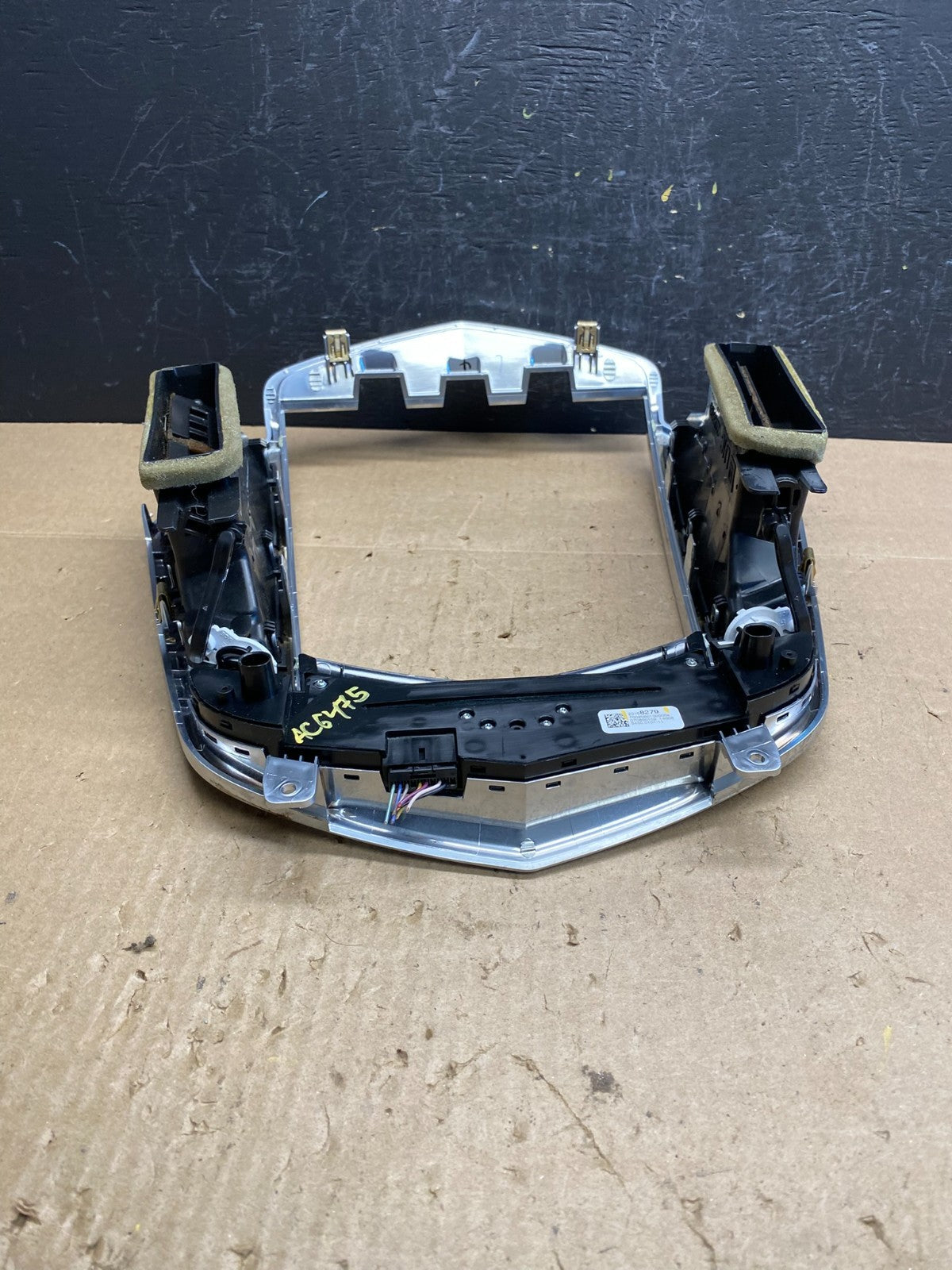 2013-2016 Cadillac SRX Center Dash Radio Trim Bezel with Air Vents OE AC4800 DG4