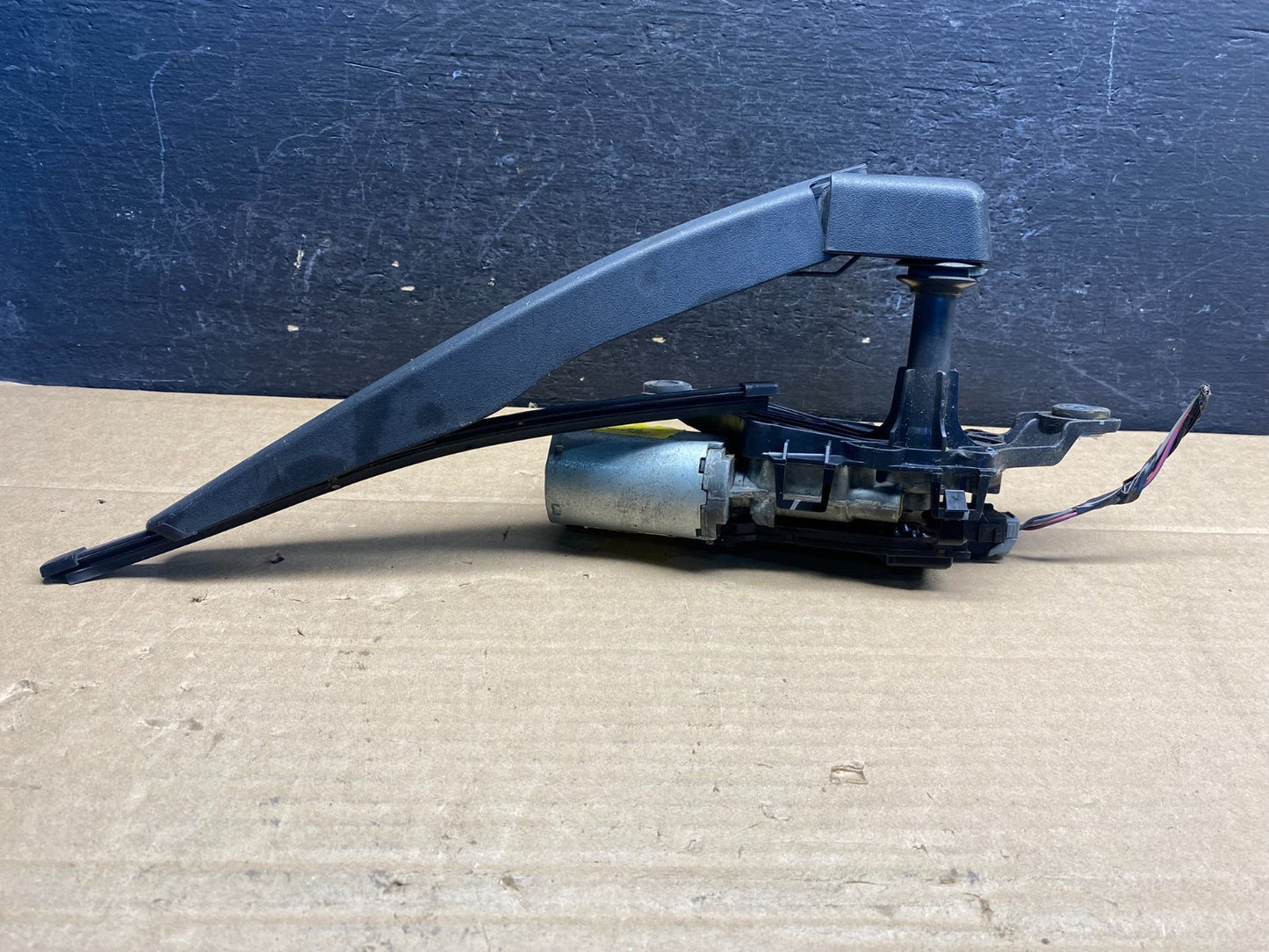 2011 to 2019 Ford Explorer Rear Windshield Wiper Motor ae8201 DG3