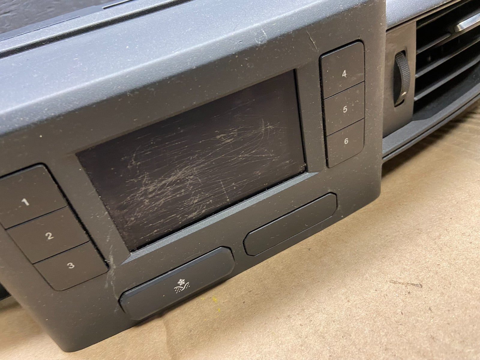 2020 to 2023 Ford  Explorer Console Radio Display Screen Air Vents Oem x1722 DG1