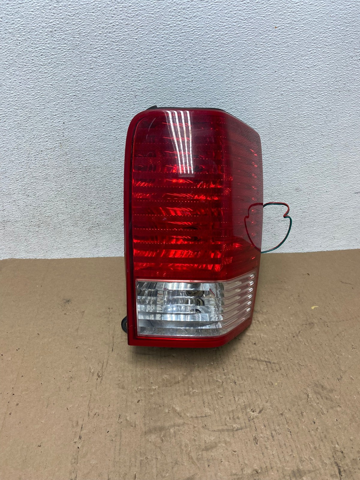 2007 2008 2009 Chrysler Aspen Tail light Right Passenger RH Side AD7809 LK0