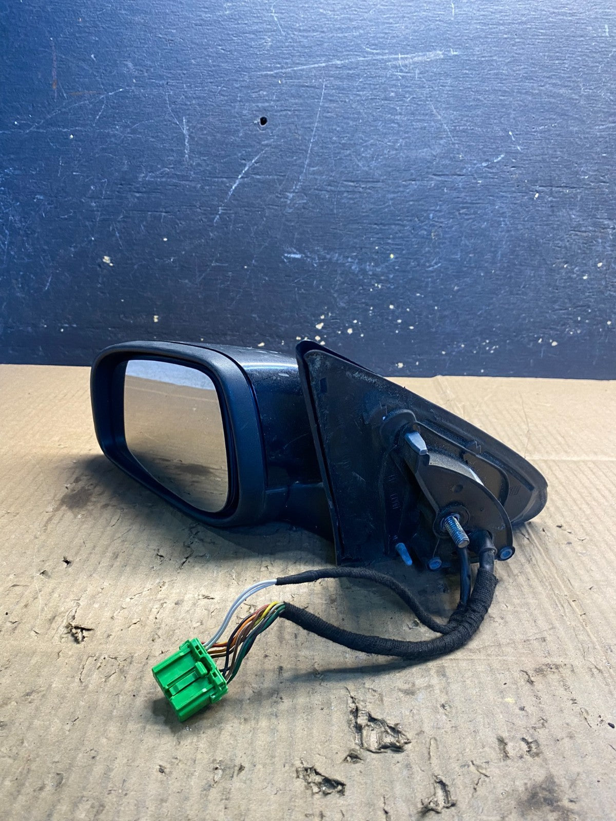 2004 - 2006 Volvo S60 Left Driver LH Front Door View Mirror OEM AA7515 MS11