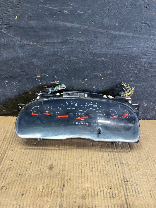 2006 Ford E350 Gauge Speedometer Cluster OEM s8724 DG0
