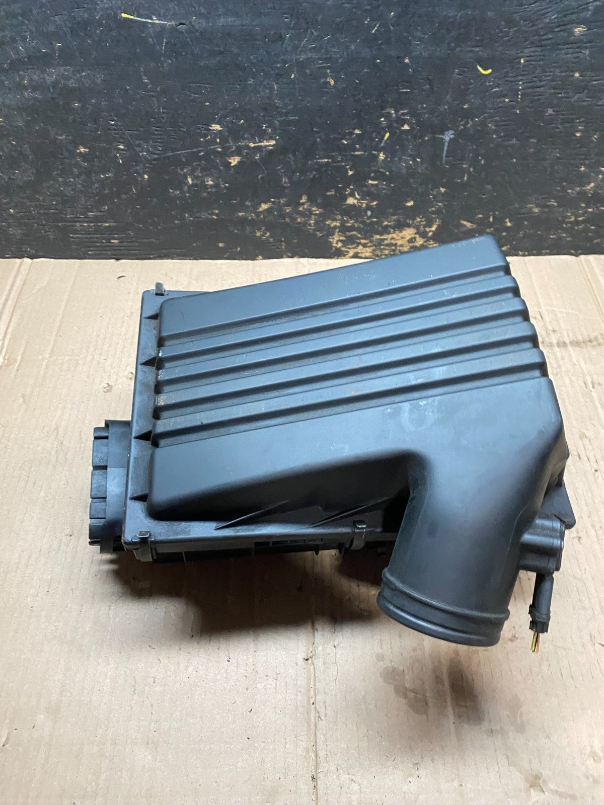 2007 to 2010 BMW X5 Air Intake Cleaner Filter Housing Box OEM V97873