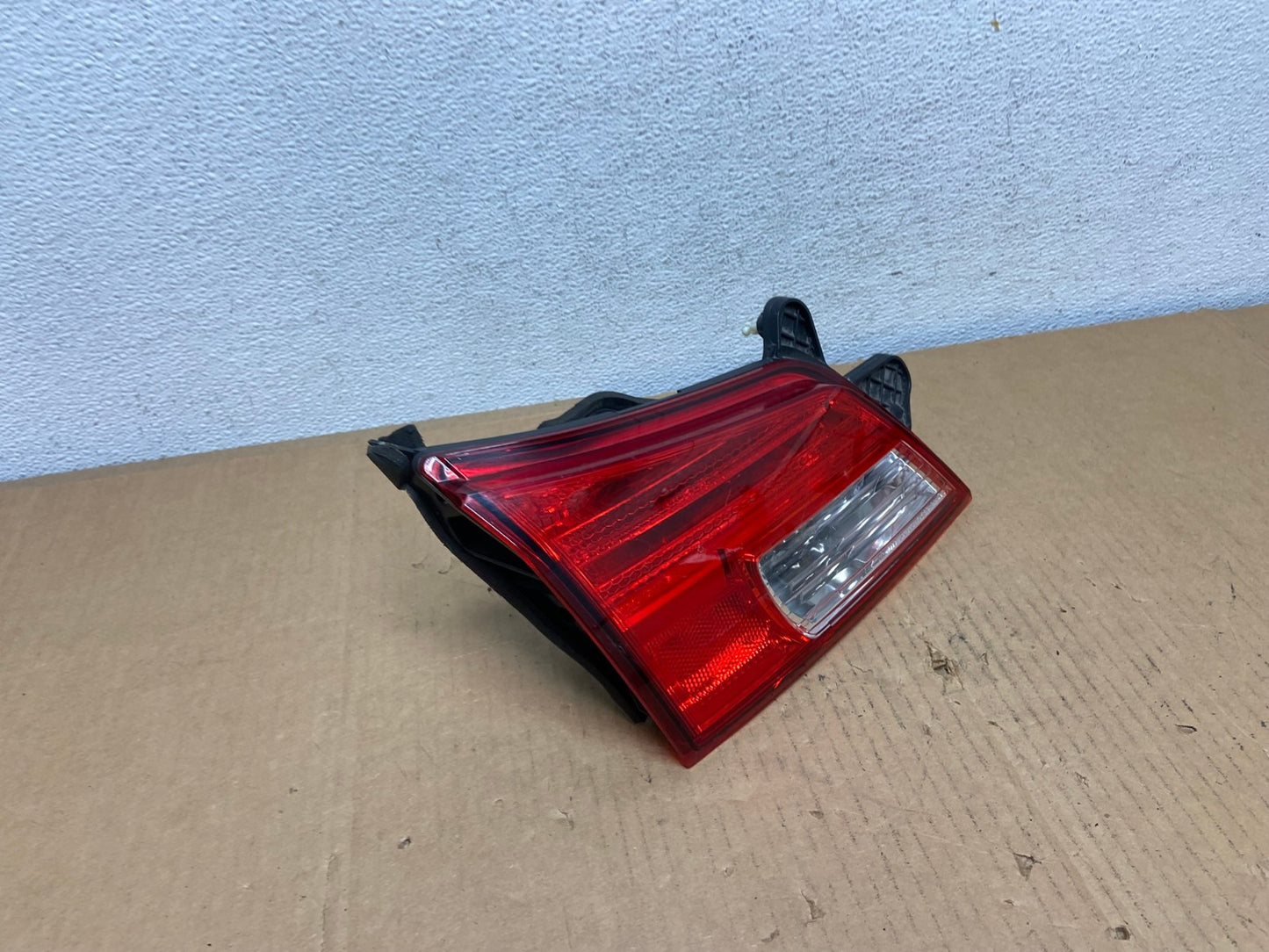 2010-2014 Subaru Outback Left Driver Lh Side Inner Tail Light AD0837 LK2