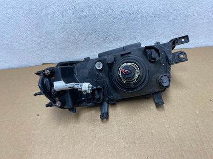 2000 - 2006 Mitsubishi Montero Right Passenger Side Headlight Halogen AG2004 DW8