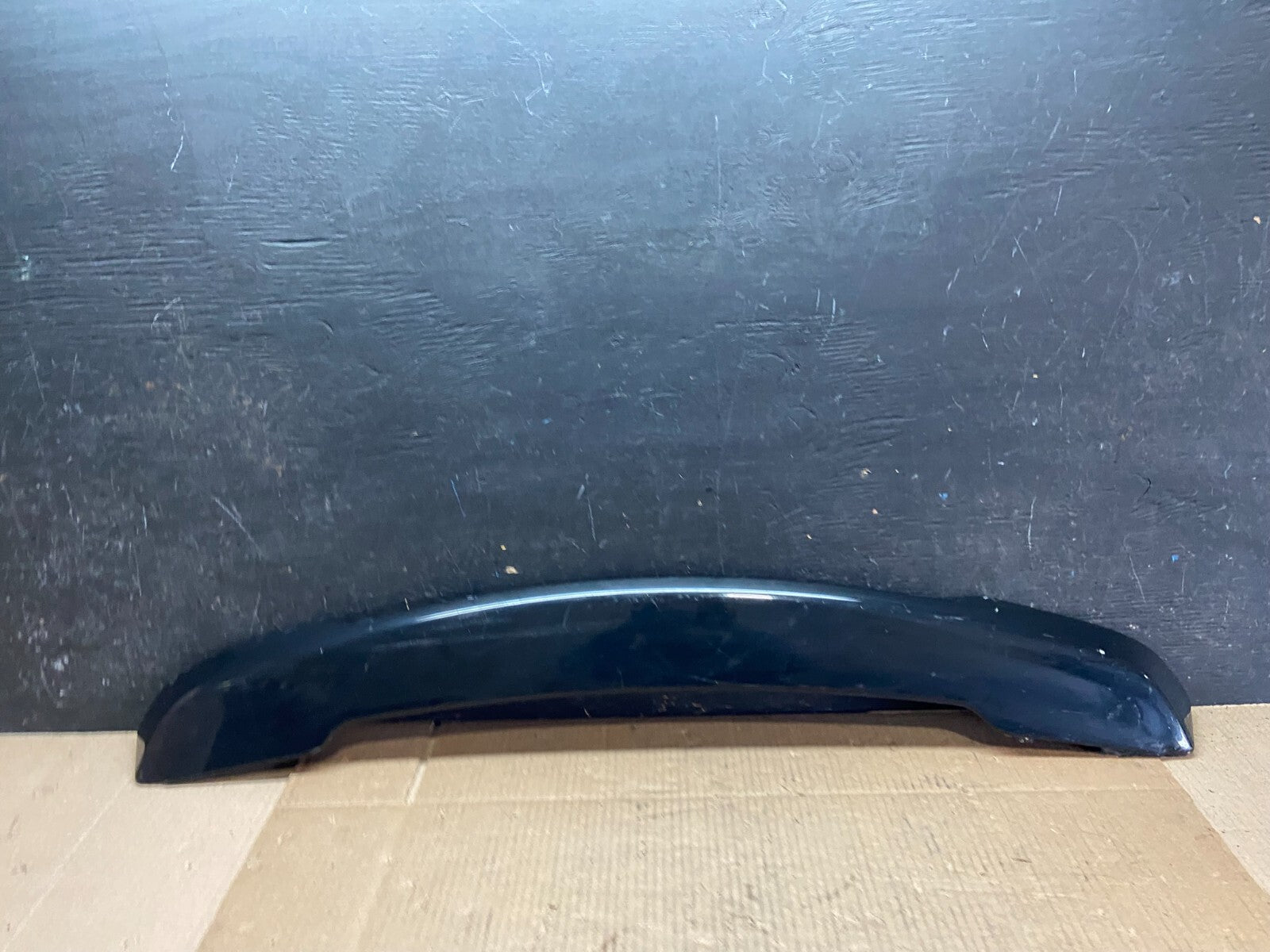 2008 to 2014 Land Rover LR2 Rear Trunk Tail Light Lift Gate Spoiler I7323 DG0