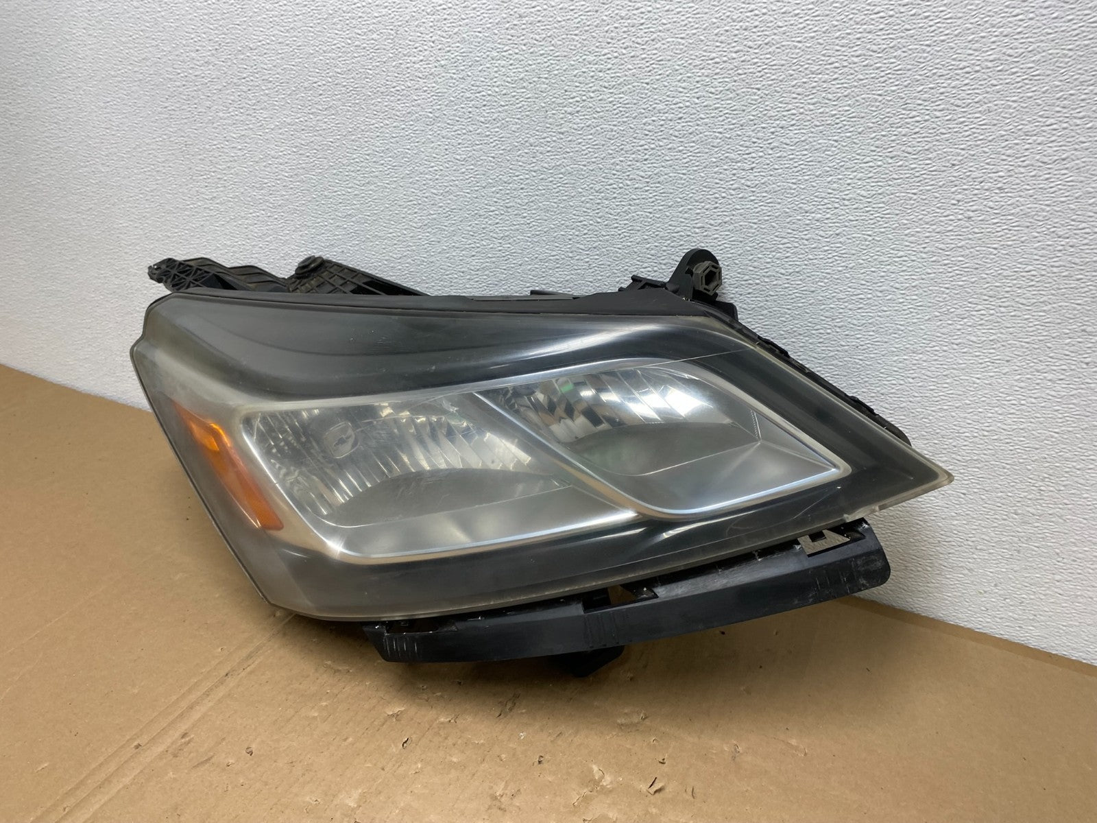 2013-2017 Chevrolet Traverse Right Passenger Side Halogen Headlight AB6847 DW1