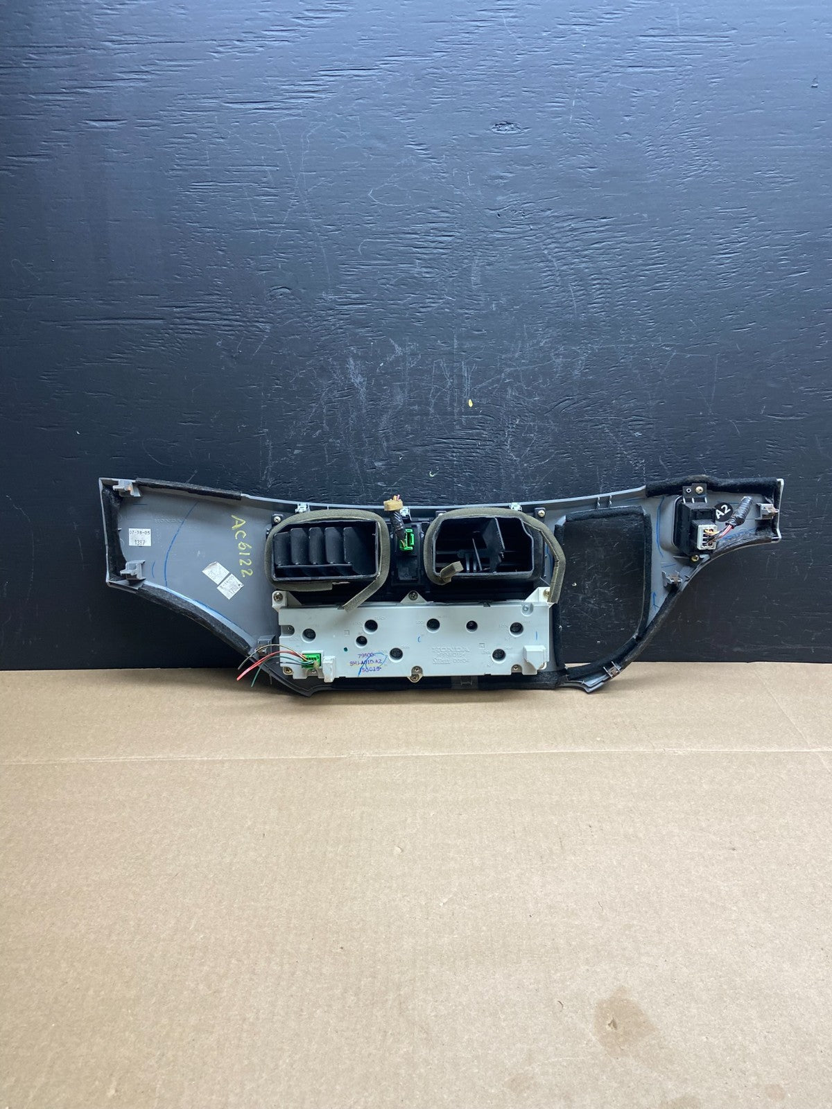2005 to 2010 Honda Odyssey  Radio Climate Control Dash Trim Bezel Oem AC6122 DG3
