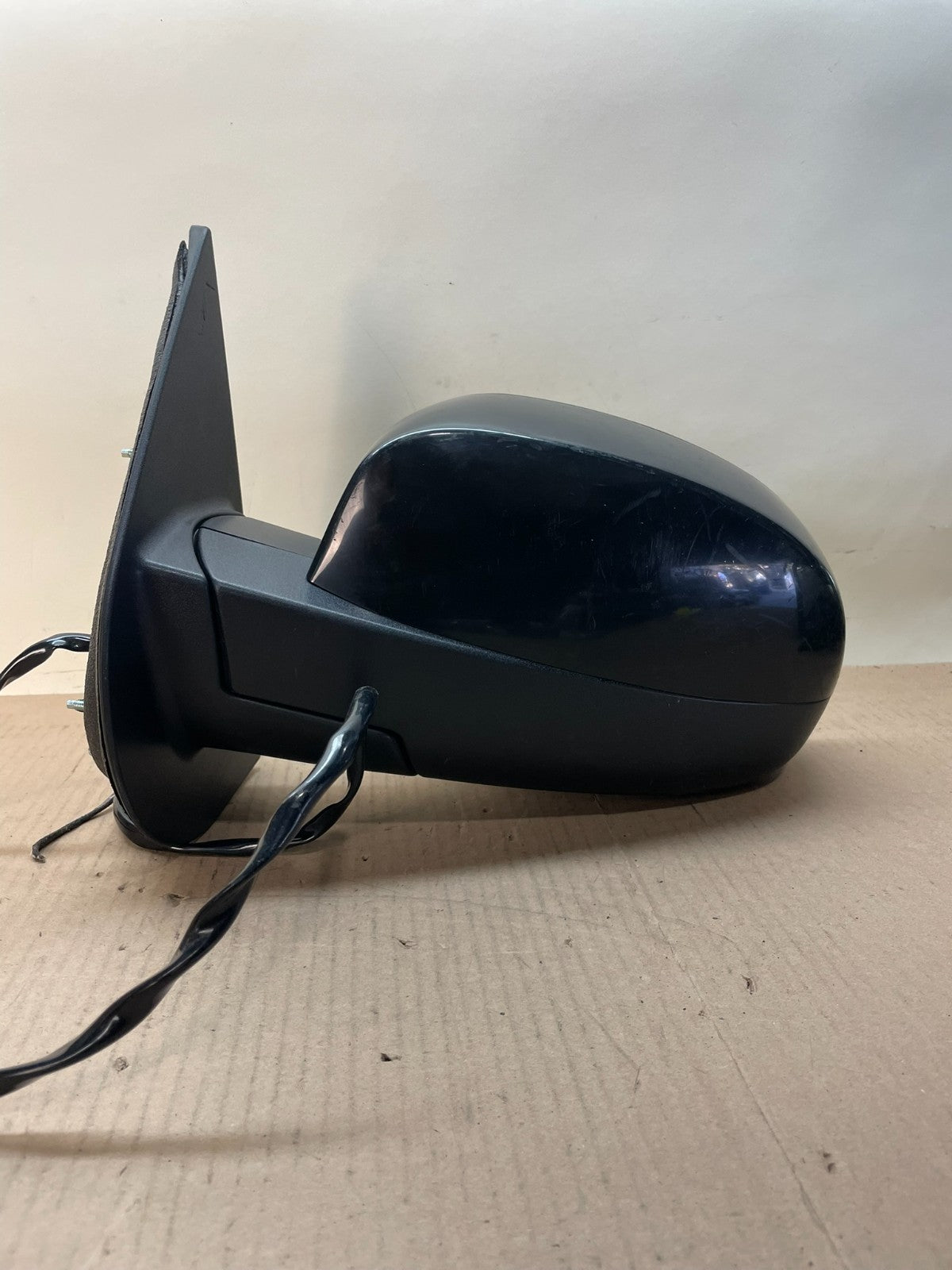 2007 to 2013 Chevrolet Tahoe Silverado Suburban Left Driver Mirror AJ0778 DG0