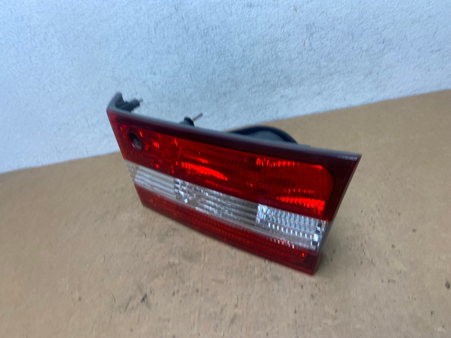 2000 2001 Lexus ES300 Inner Right Passenger RH Side Tail Light AD5252 LK1