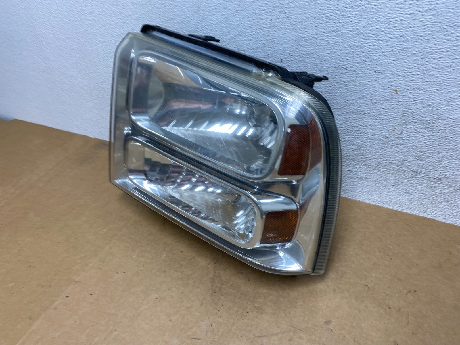 2005-2007 Ford F-250 F250 Super Duty Left Driver LH Side Headlight AE3048 DW1