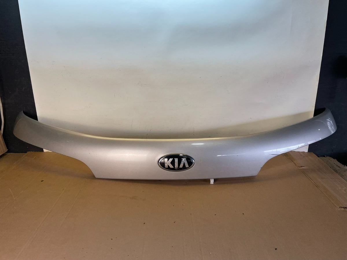 2016 to 2020 Kia Sorento Rear Trunk Liftgate Camera Cover Panel AH8555 DG0