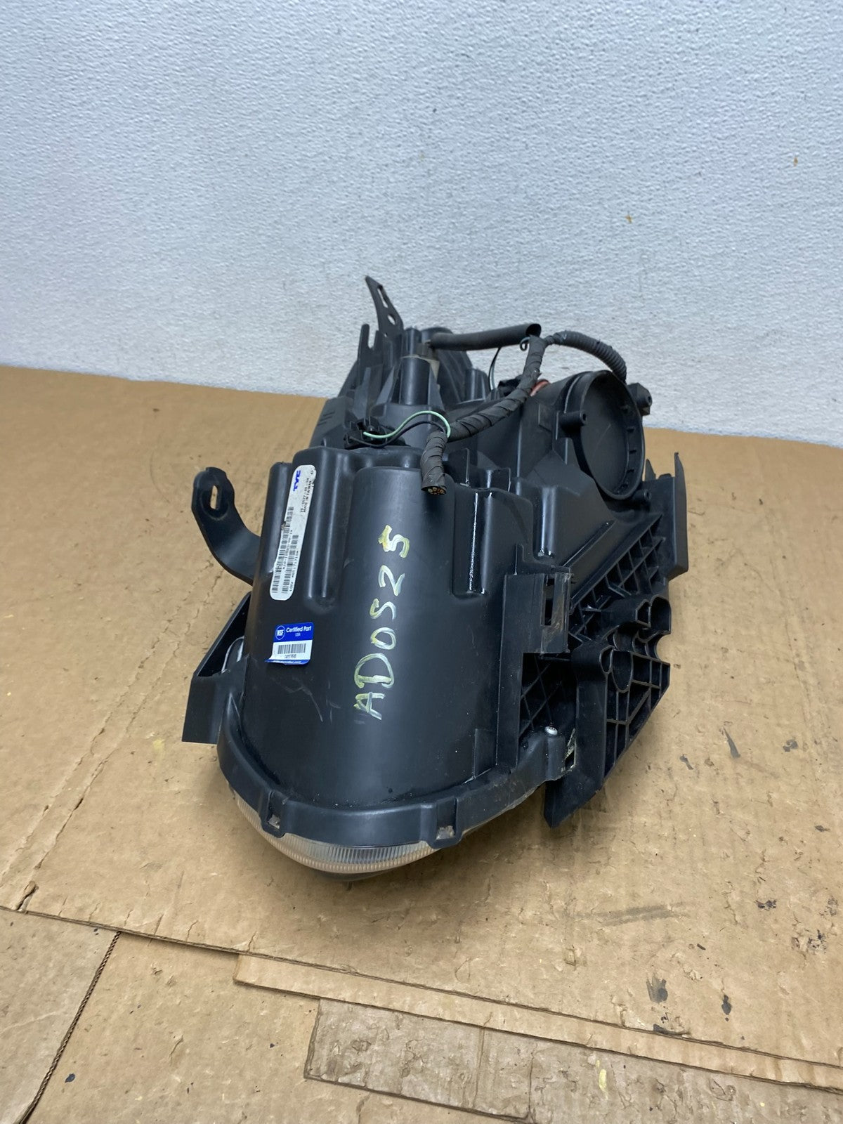 2009-2013 Nissan Rogue Right Passenger Halogen Headlight TYC AD0525 DW8