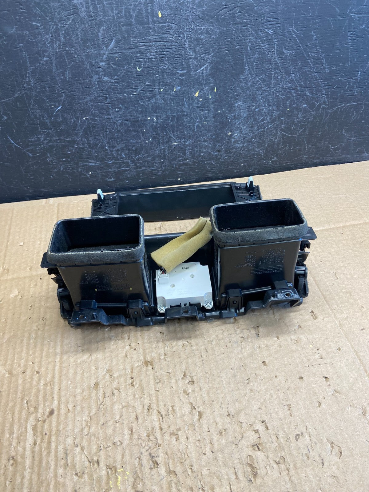 2011 2012 2013 Infiniti M37 Center Dash Radio Bezel W/ Vents Clock AD1856 DG5