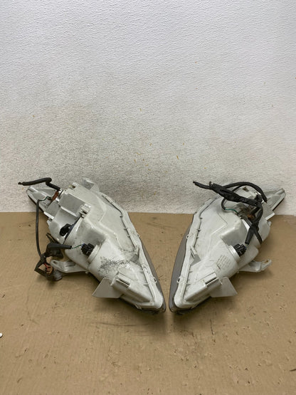 2005 to 2006 Toyota Camry Left+Right Side Set Halogen Headlights AH6872 DW7