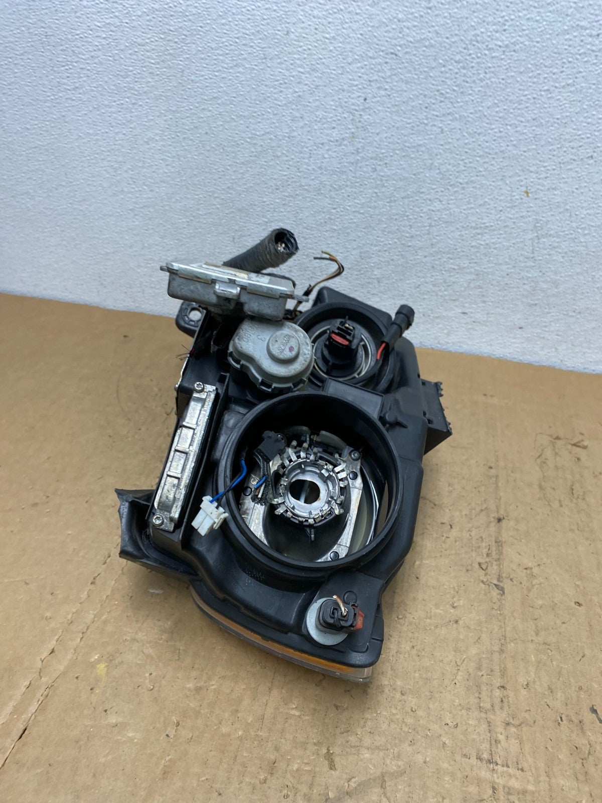 2011-2013 Jeep Grand Cherokee Right Passenger Xenon Headlight AD0550 DG10