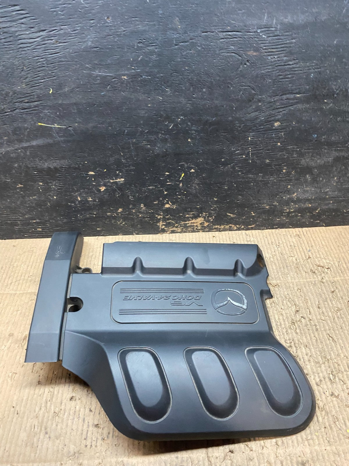 2000 to 2003 Mazda Tribute DOHC 24 VALVE Engine Shield Top Cover t9937 DG1