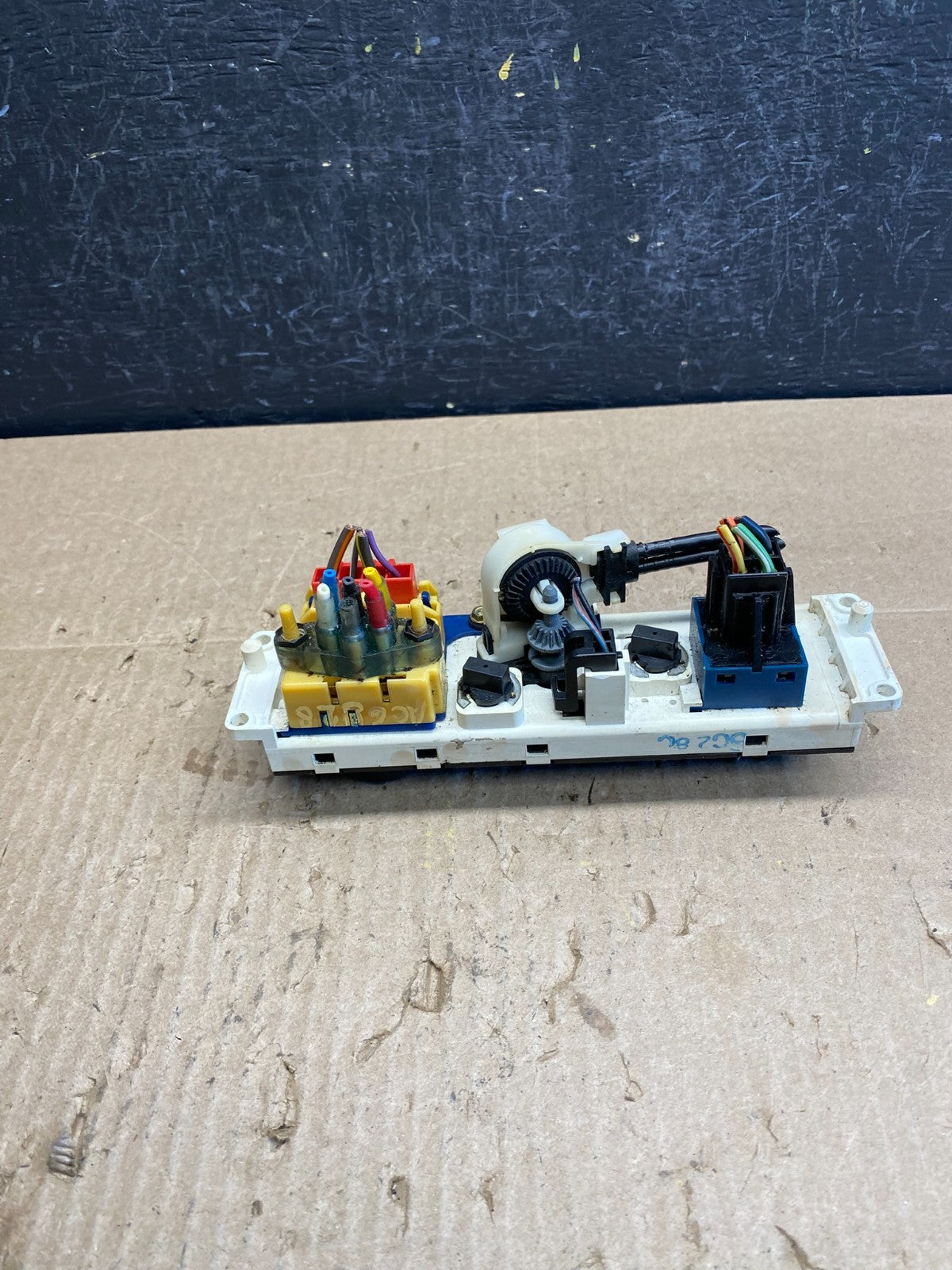1992 to 1996 Ford F150 Heater A/C Climate Control AC6828 DG4