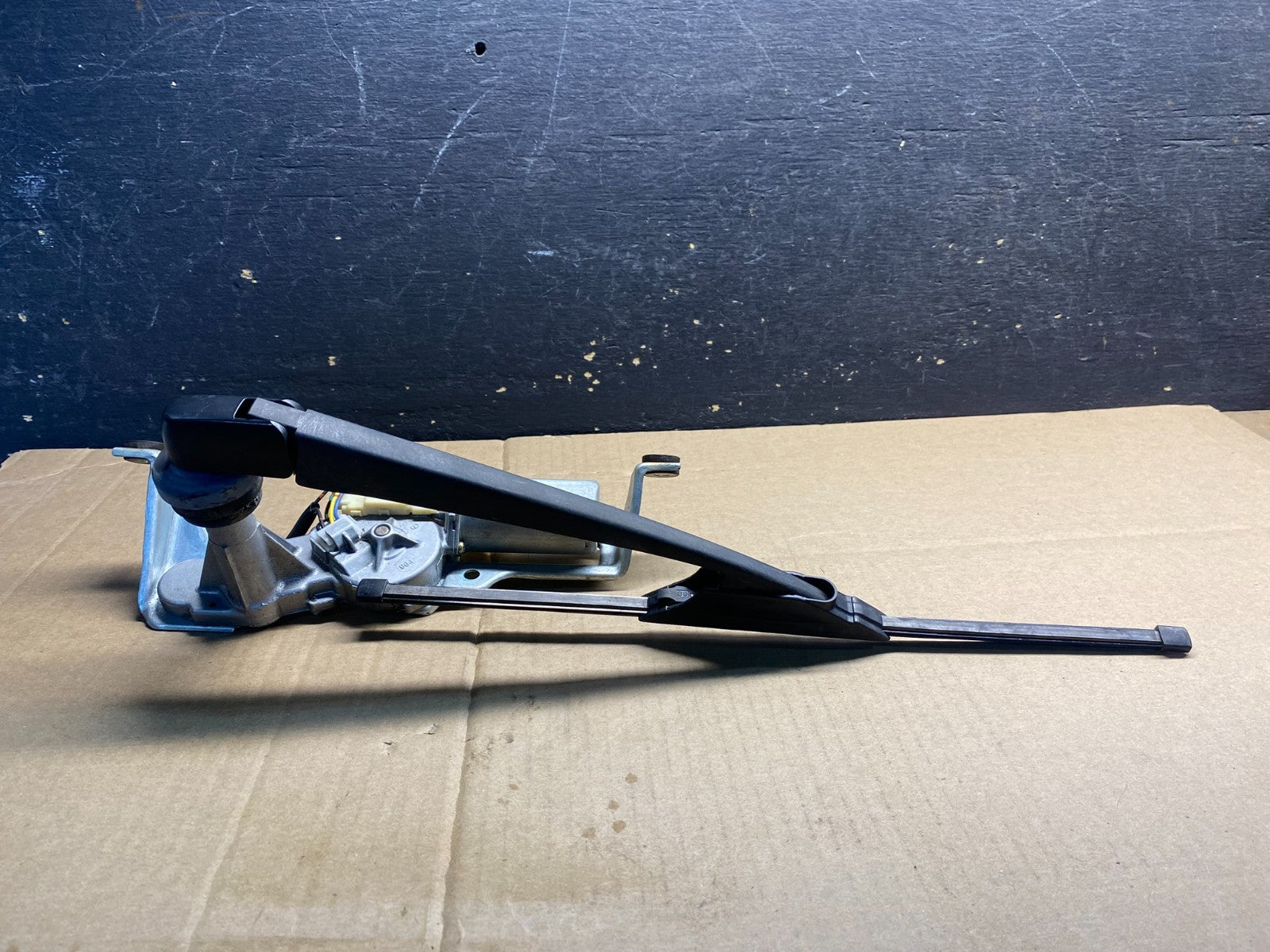 2003 to 2005 Subaru Forester Rear Wiper Motor 86510SA070 AA75923