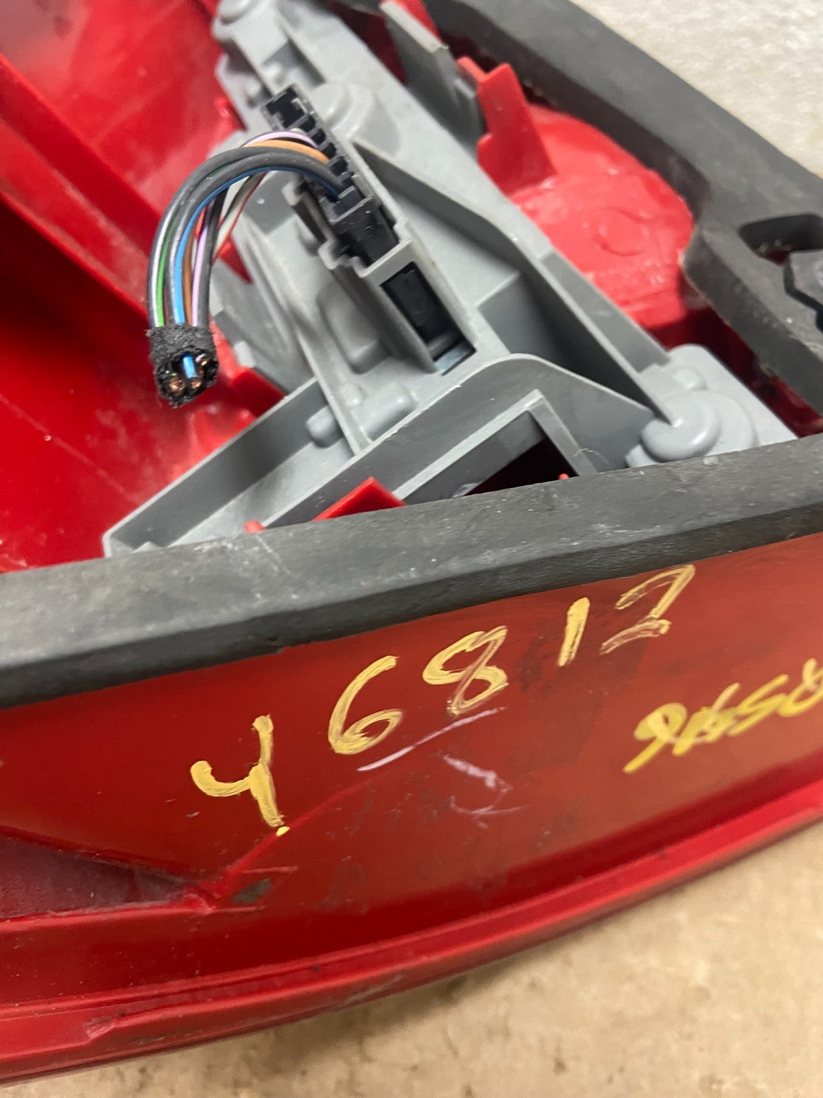 2010-2014 Volkswagen Golf MK6 Wagon Right Passenger Side Tail Light OEM Y6812 DW7