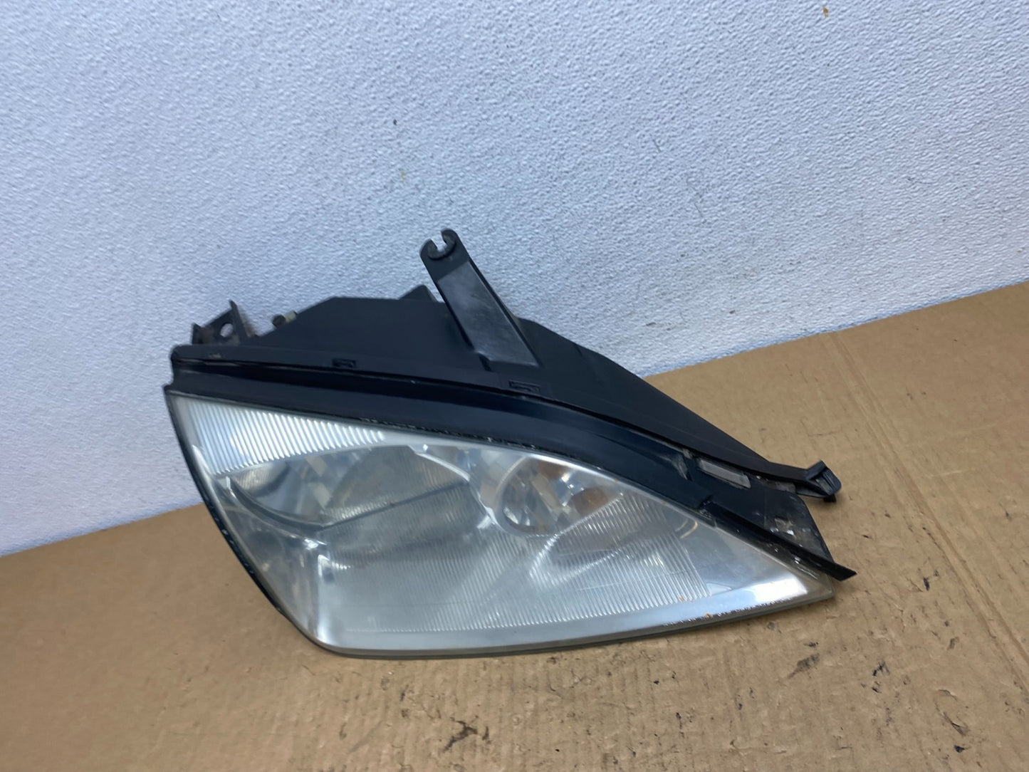 2005-2007 Ford Focus Right Passenger RH Side Headlight Halogen AC7757 DW1
