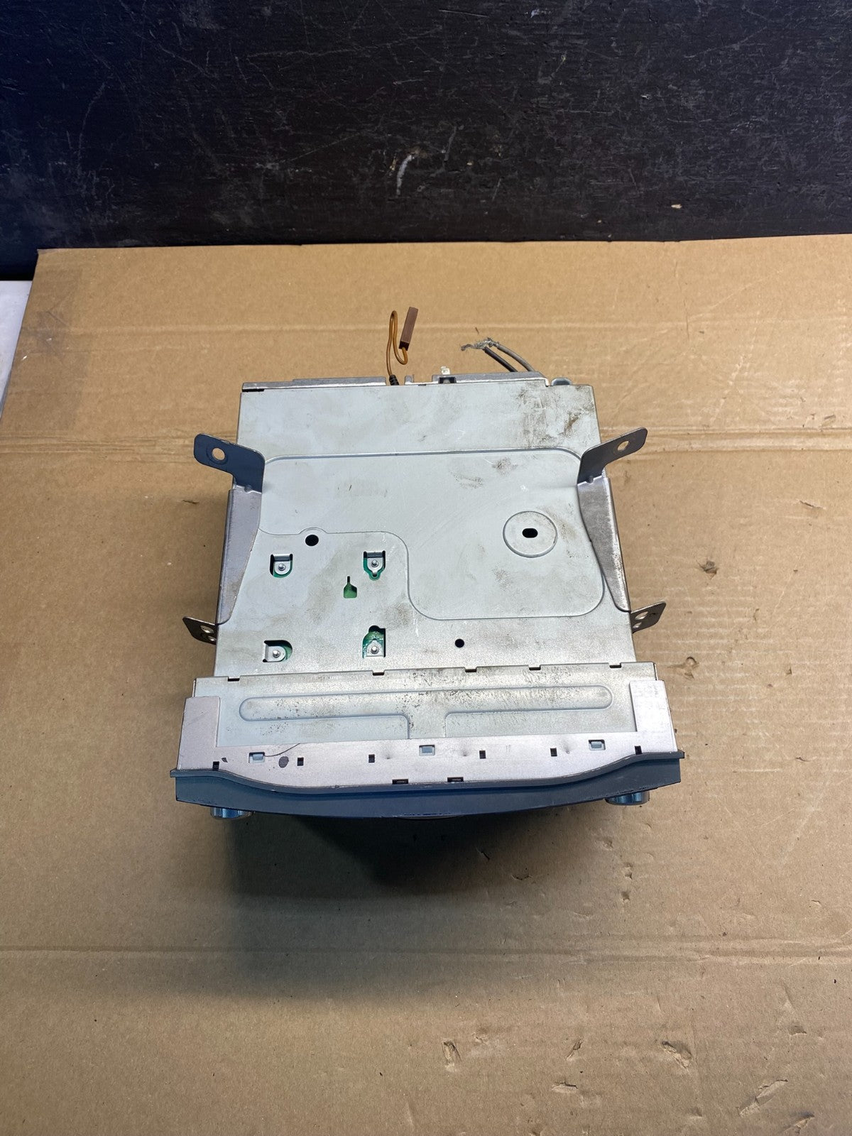 2010 to 2012 Subaru Legacy AM FM CD MP3 Radio Player AD4939 DG4